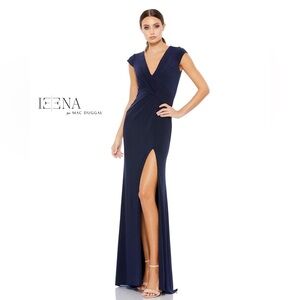 Leena for Mac Duggal NWT‎ V Neck Formal Gown Navy Size 2
